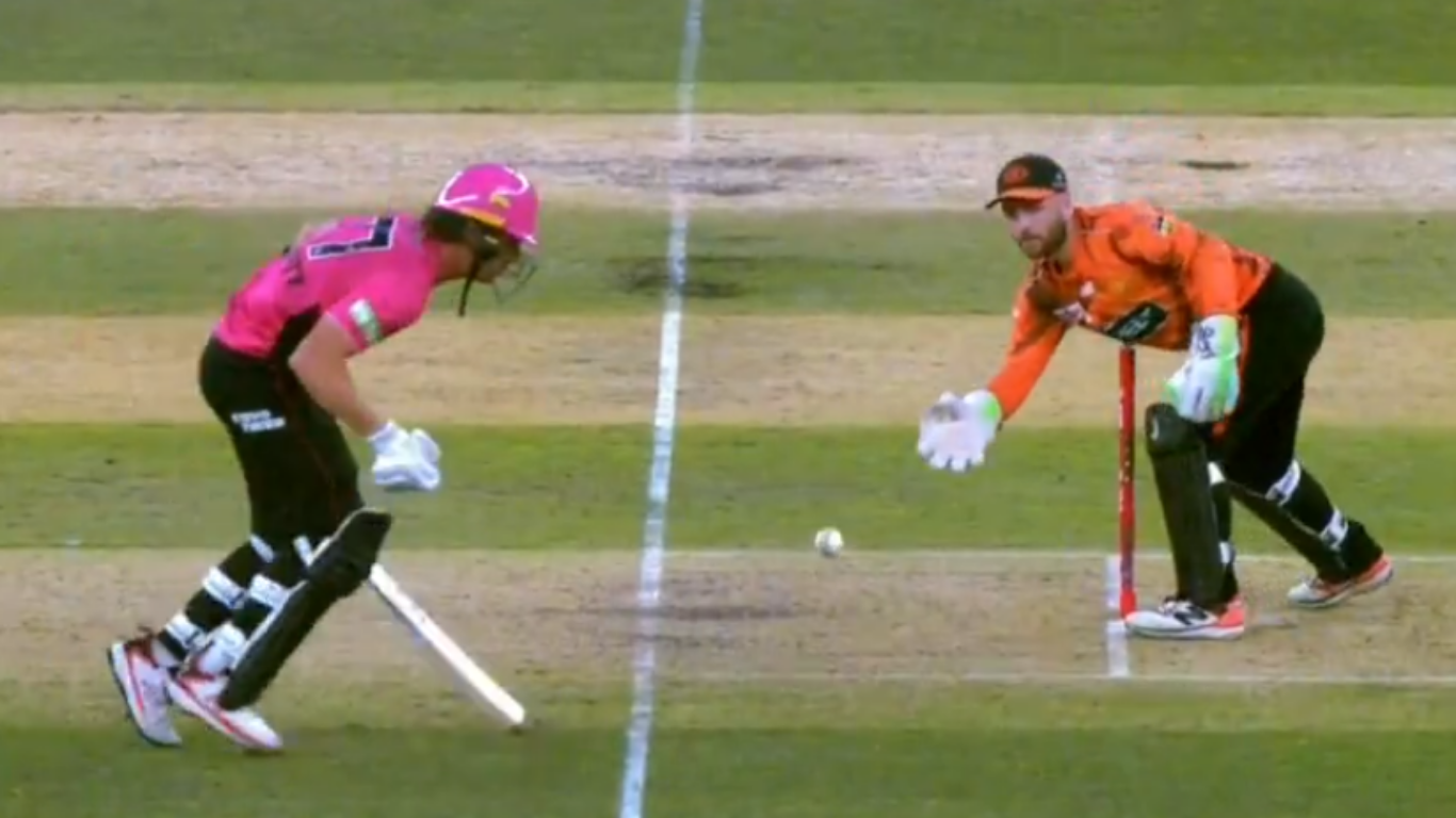 WATCH: BBL sees the most bizarre run-out ever
